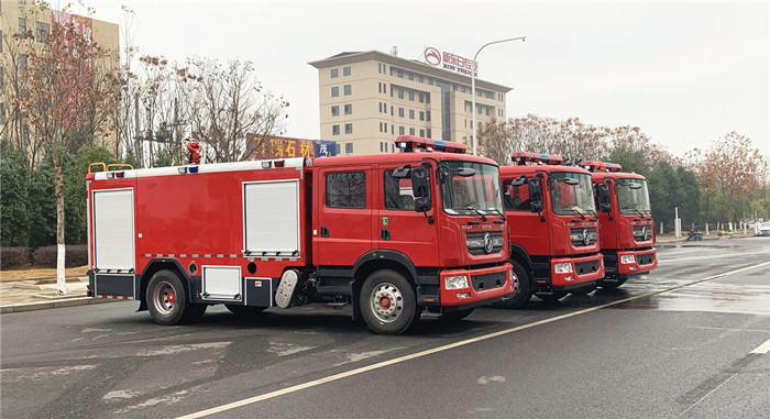 寧夏石嘴山用戶定制：3臺東風(fēng)D9泡沫消防車(8噸)